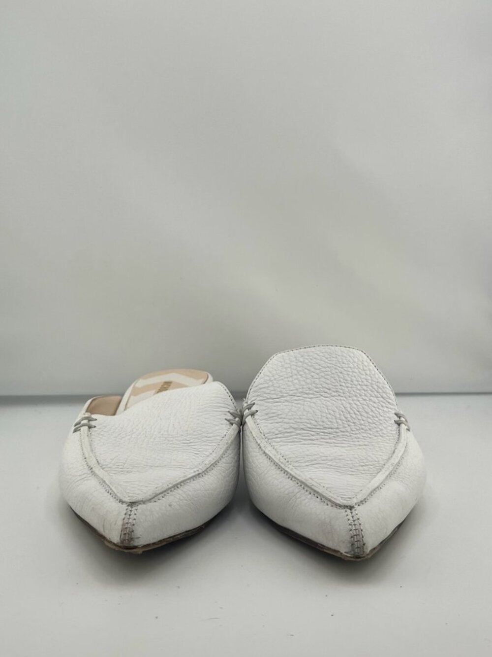#S30 Nickolas Kirkwood White Pointed-Toe Leather Flats